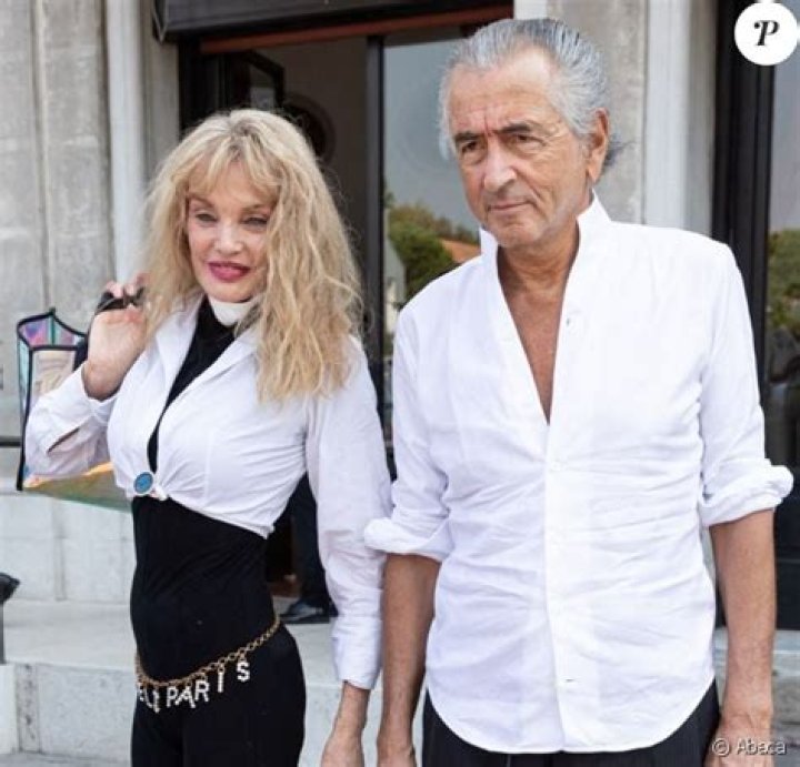 Arielle Dombasle Et Son Nouveau Compagnon