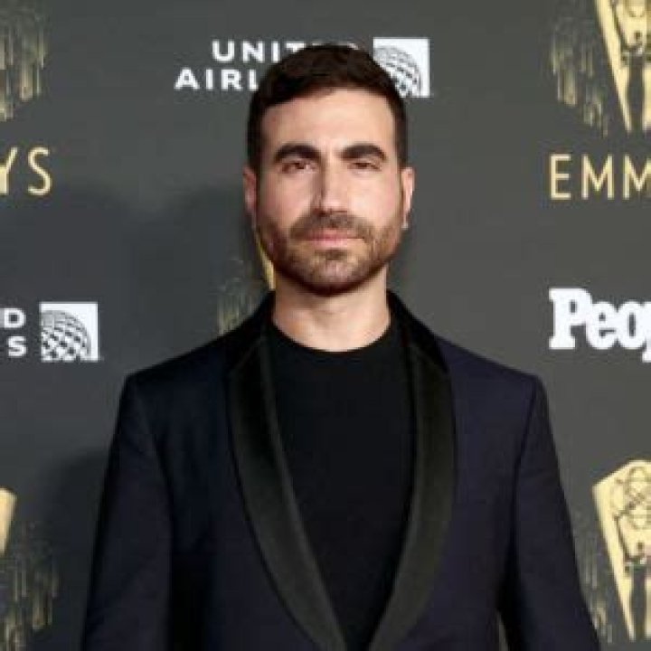 Brett Goldstein Wife, Partner, Children, Family, Podcast & Facts