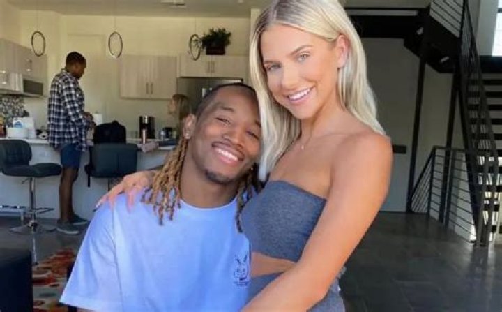 Charles Davis’s Girlfriend Alyssa Hyde Wiki, Bio, Age, Height, Weight, Parents, Nationality, Net Worth!!