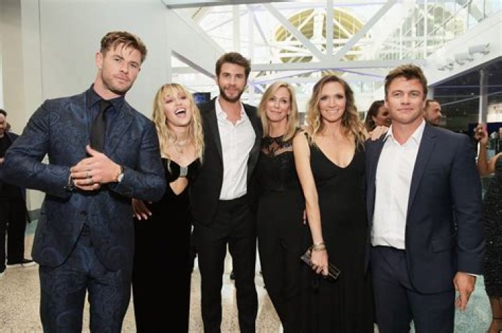 Chris Hemsworth's mother, Leonie Hemsworth Biography: TV series, Net Worth, Age, Height, Family, Instagram, Spouse, Kids, Wikipedia