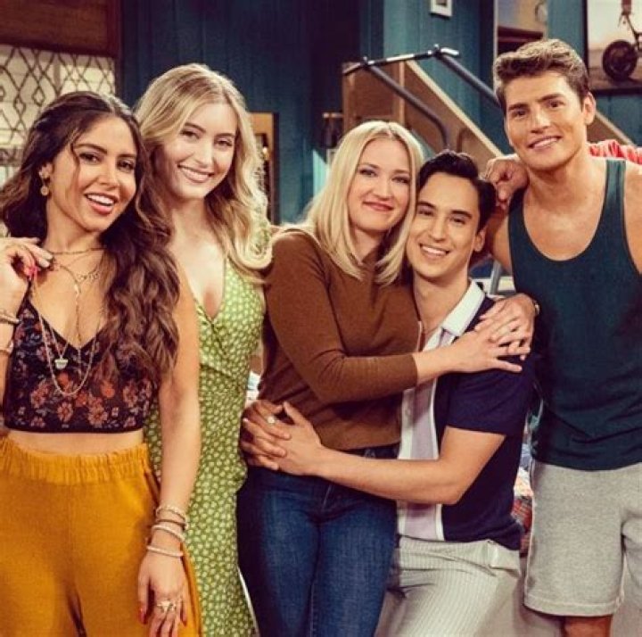 Emily Osment Age, Height, Wikipedia, Boyfriend, Net Worth