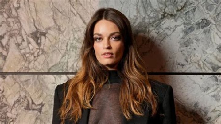 Emma Mackey Biography: Instagram, Movies, Age, Net Worth, Boyfriend, Lookalike, Wiki, Height, Parents