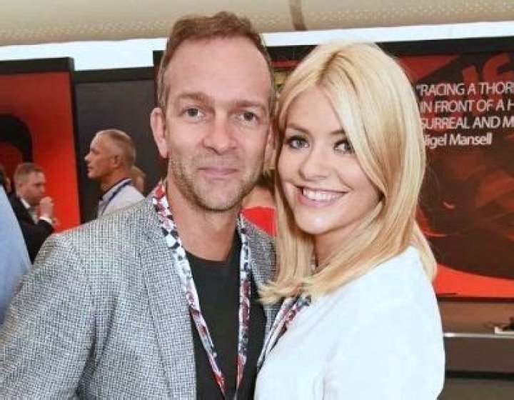 Explore Holly Willoughby Wiki Facts, Is She Still Married With Husband? Explore Her Net Worth