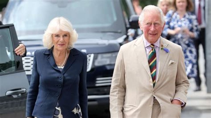 Fils Cache Charles Camilla