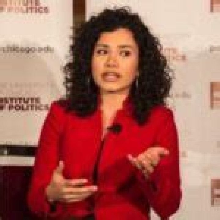 Is Laura Barron Lopez Married? Her Wiki, Parents, Salary and Facts