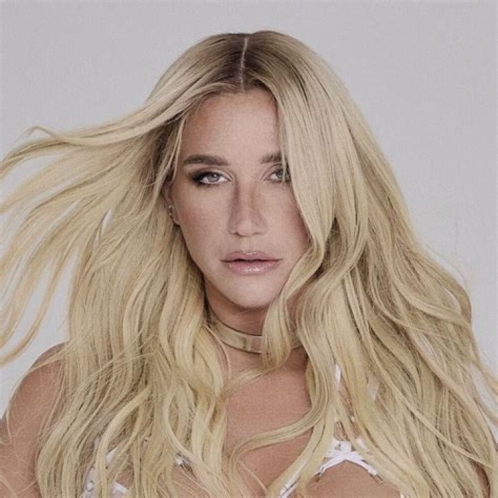 Ke$ha Leaks BJ Photo – Kesha Really SUCKS as Talentless One Tweets Sex Pic