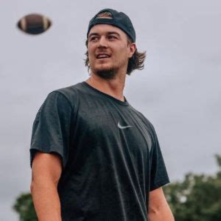 Kenny Pickett Wiki; Wife, Father, High School, Contract, Age, Facts