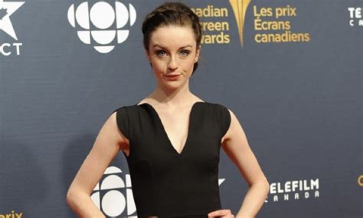 Know About Kacey Rohl; Arrow, Height, Age, Parents, Dating, Facts