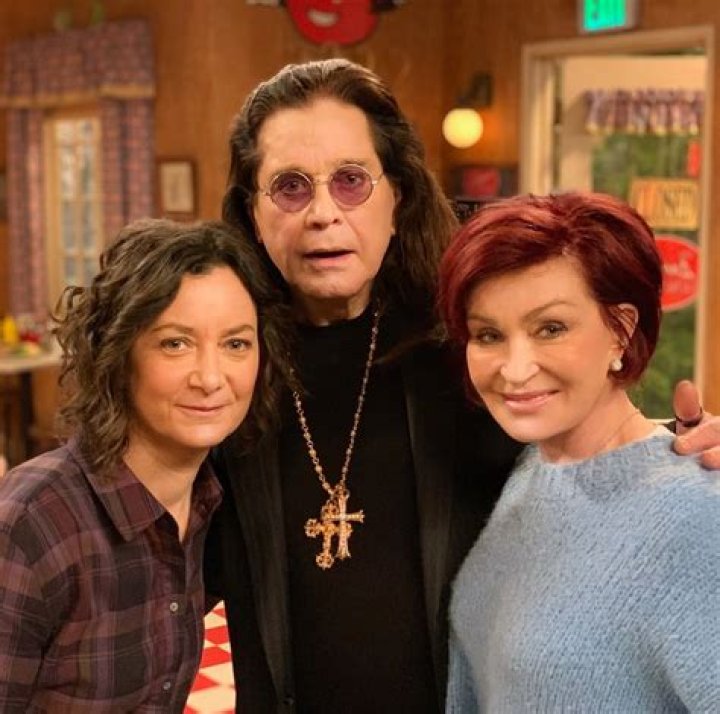 Know About Sara Gilbert; Talk, Partner, Kids, Age, Net Worth, Lesbian