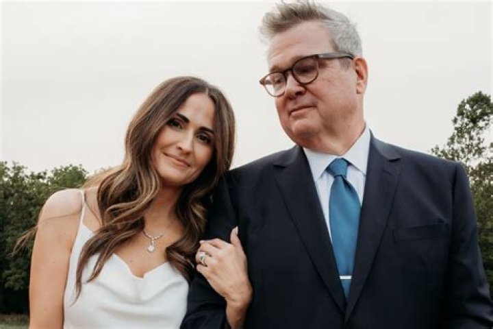 Lindsay Schweitzer Engaged To Eric Stonestreet; Her Age, Job & Facts