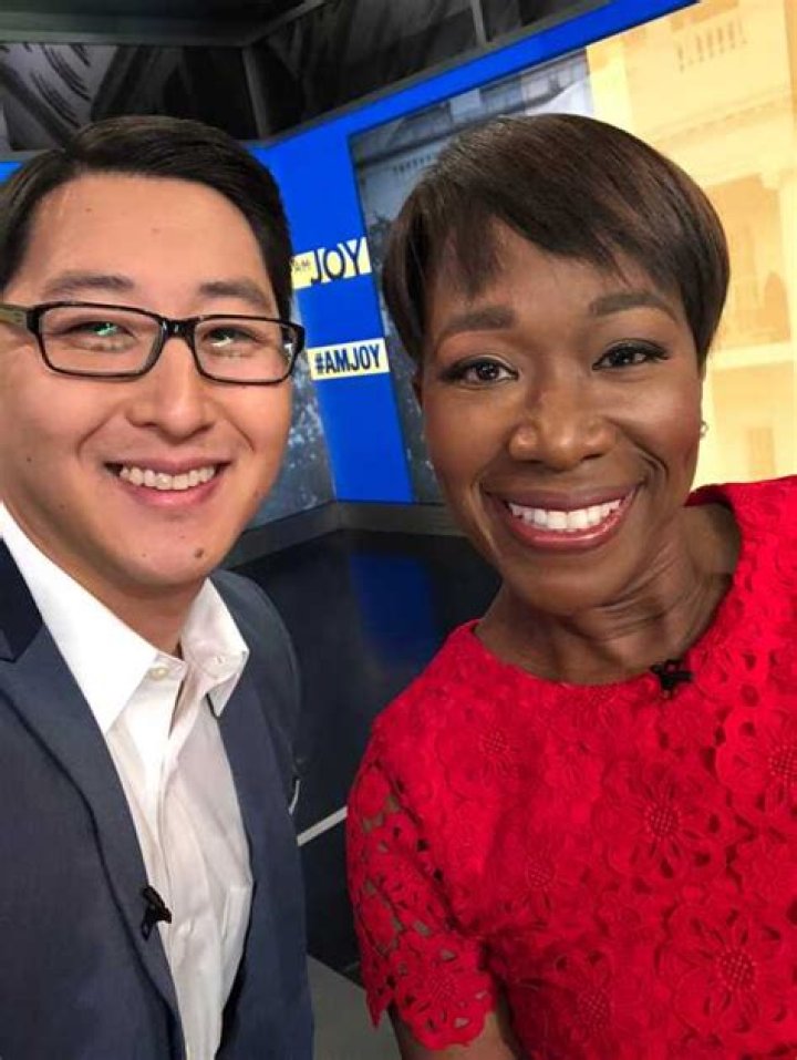 ‘MSNBC’ Kurt Bardella Wiki, Bio, Age, Height, Wife, Background, Net Worth, Instagram!!