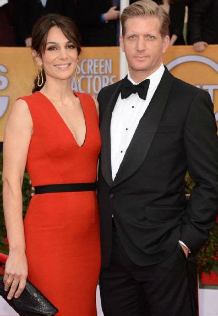 Paul Sparks Wife (Annie Parisse), Height, Children, Family, Bio