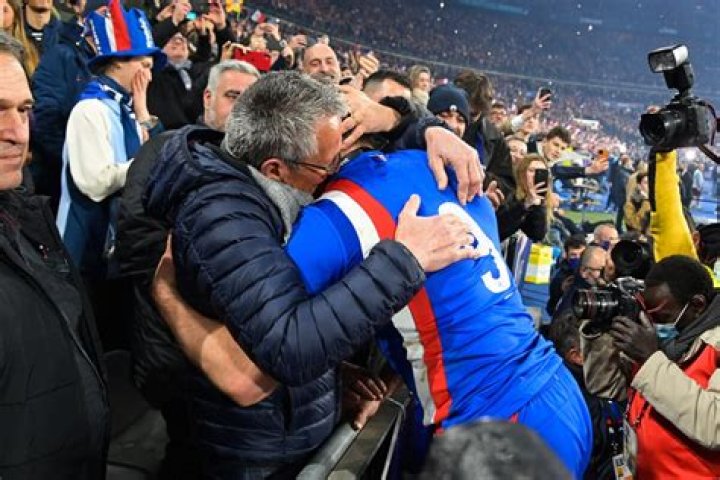 Qui Est Le Pere D’Antoine Dupont