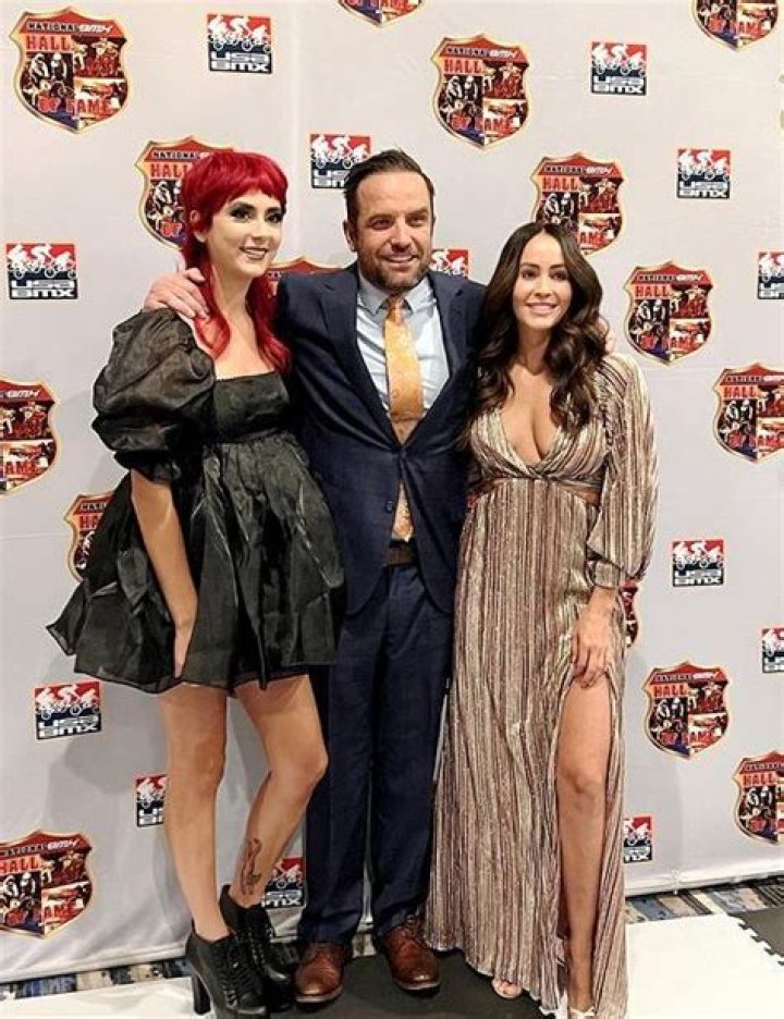 Roxanne Siordia wiki, bio, age, height, TJ Lavin wife, net worth 2020