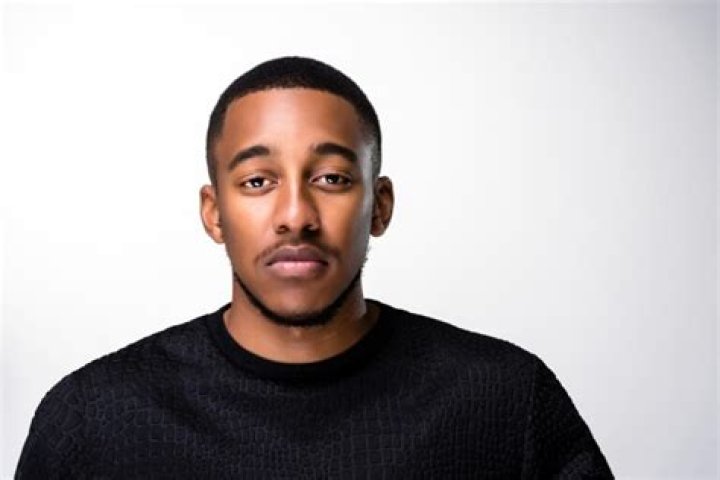 Tendaness Biography: Meaning, Songs, Age, Girlfriend, Net Worth, Wikipedia, Height, Wife, Instagram, Albums, Photo