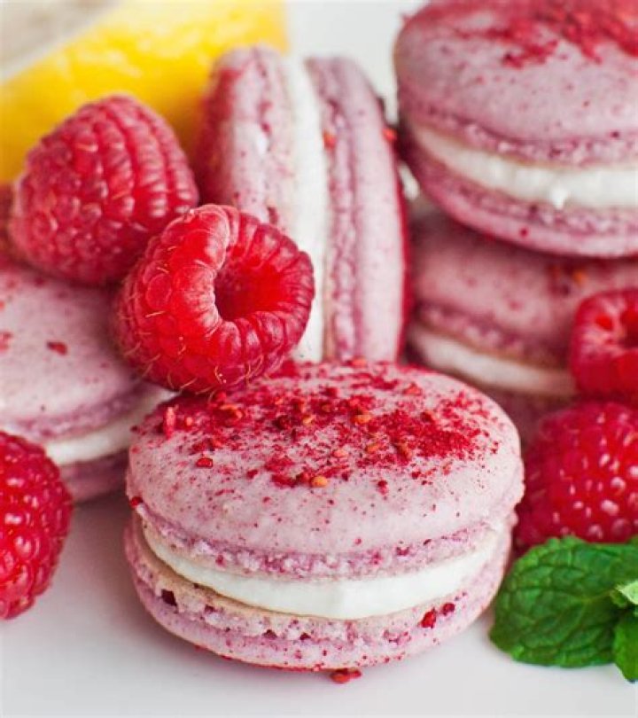 Try these *delectable* raspberry lemon macarons